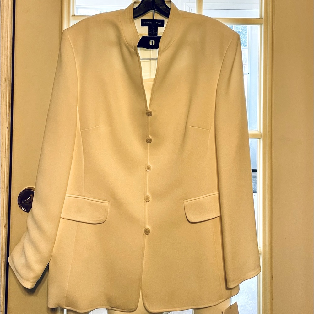 Preston & York Papyrus/Shell Colored Jacket and Skirt Work Suit sz. 18